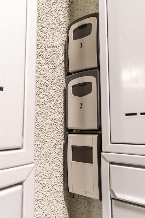 Brand New Studio Apartment #21 With Free Secure Parking In The Center Prag Eksteriør billede